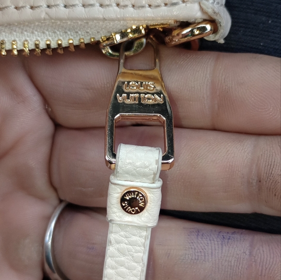 LV EZPOUCH ON STRAP,  LAST CALL !! - Picture 8 of 8